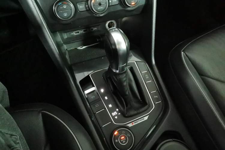 Used Volkswagen Tiguan 2018 330TSI All-Wheel-Drive Innovation Model Gear Lever