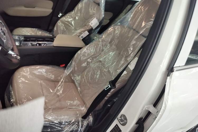 Used Volvo XC60 2026 B5 4x4 Smart Luxury Edition
