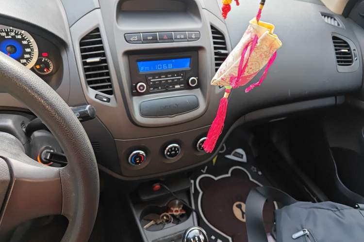 Used Geely Auto Diamond 2014 Sedan 1.5L Manual Entry-Level Model Audio And AC Panel