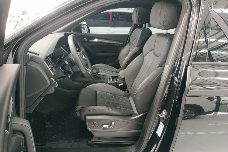 Used Audi Q5L 2023 40T Luxury Dynamic Model
