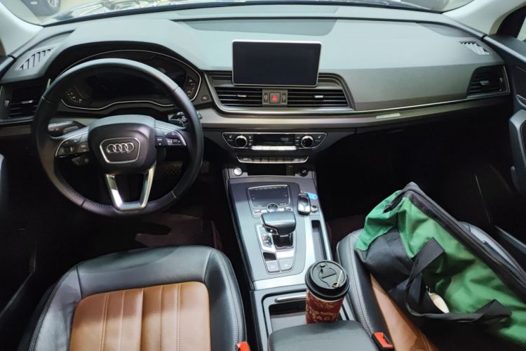 Used Audi Q5L 2018 40 TFSI Prestige Fashion Edition China VI Center Console