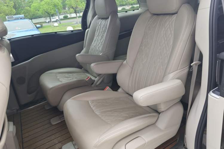 Used Buick GL8 2021 Land Cruiser Executive Class 652T Luxury Model Left Rear Seat