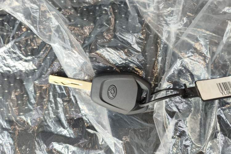 Used SAIC MAXUS EV30 2023 Pure-Electric Smart Logistics Expert with Long Wheelbase Guoxuan