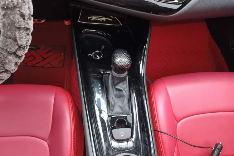 Used Toyota C-HR 2018 2.0L Luxury Sunroof Version China VI Standard