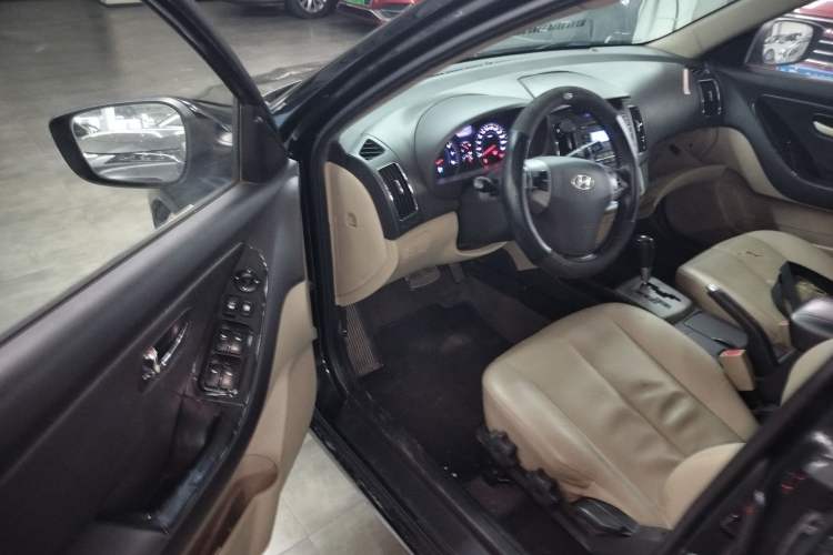 Used Hyundai Celesta 2011 1.6L Automatic Luxury Version Driver Seat