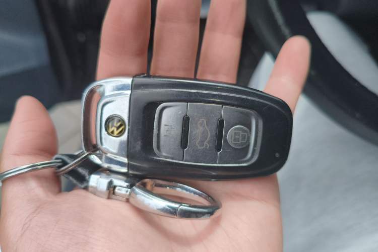 Used Volkswagen Cross Lavida 2014 1.6L Automatic Vehicle Key