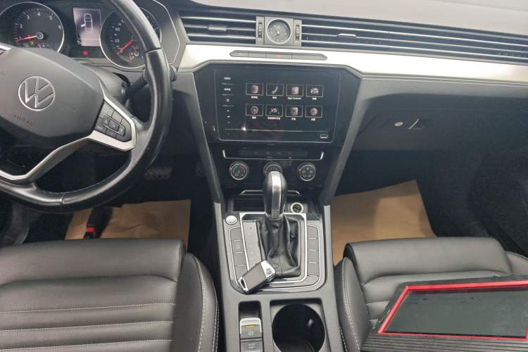 Used Volkswagen Magotan 2020 280TSI DSG Comfort Edition Audio And AC Panel