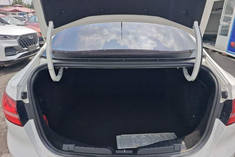 Used Ford Escort 2015 1.5L Automatic Fashion Model Trunk