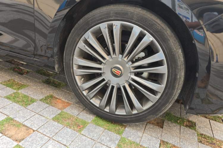Used Hongqi H5 2020 1.8T Automatic Smart Connect Flagship Edition Right Front Wheel Hub