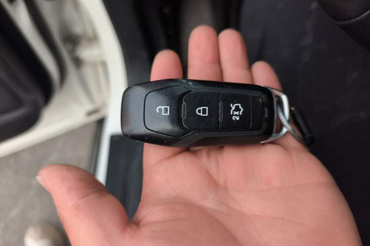 Used Ford Edge 2016 EcoBoost 245 Two-Wheel-Drive Titanium 7-Seater
