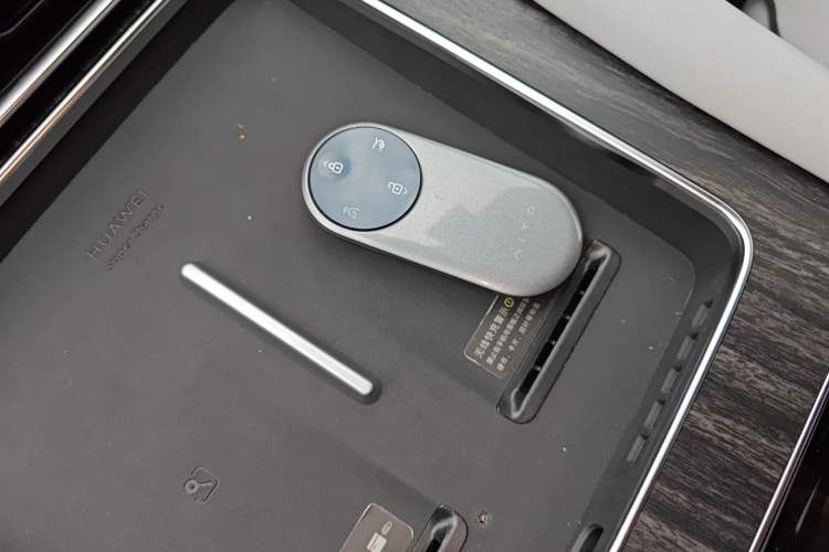 Used Hima AITO M9 2024 Range-Extended Ultra Version 42 kWh 6-Seater Model Interior 1