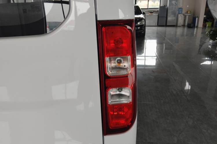 Used Wuling Yangguang 2025 Model 310KM Bus Edition—Customized by CATL