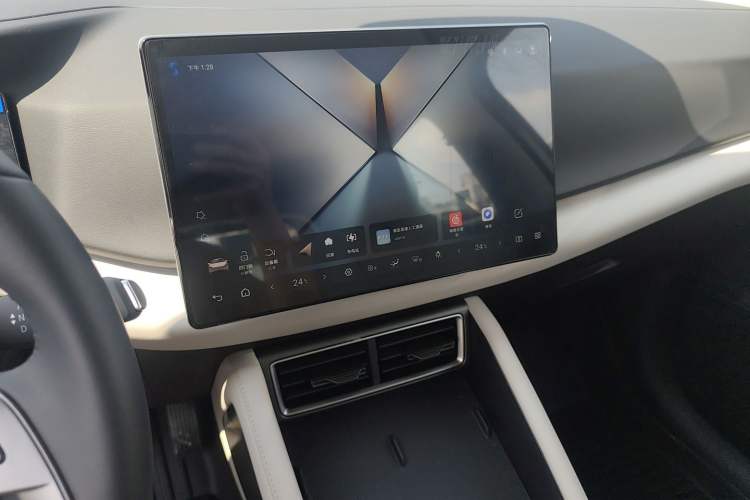 Used BYD Yuan UP 2025 Intelligent Driving Version 401 km Leading Edition