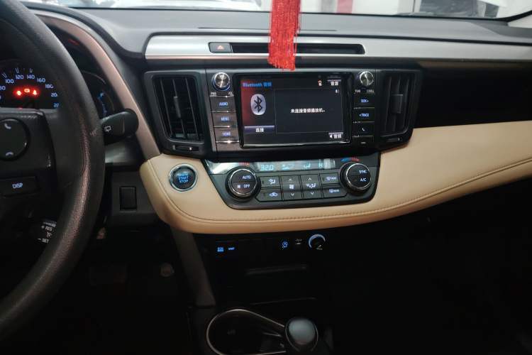 Used Toyota RAV4 2016 2.0L CVT Two-Wheel Drive Fashion Edition China V Standard Audio And AC Panel