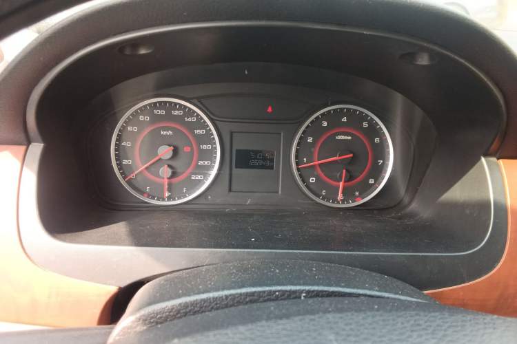 Used SAIC MAXUS G10 2016 2.4L Manual Elite Edition