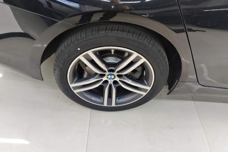 Used BMW 5 Series 2022 Second Facelift 530Li Leading Edition Luxury Package Right Rear Wheel Hub