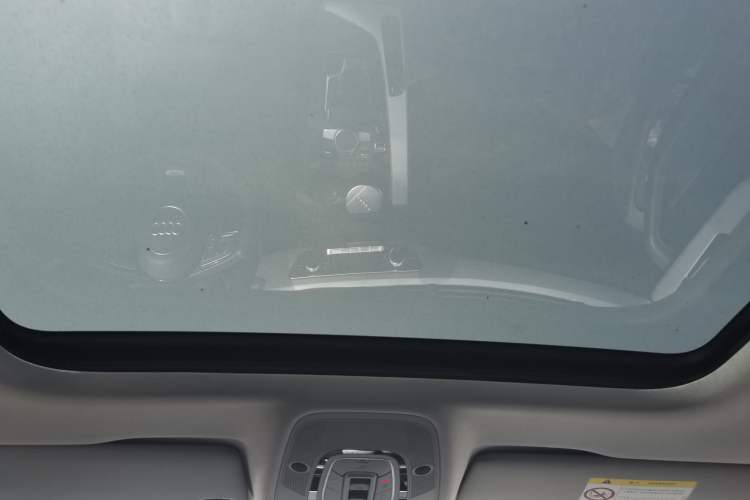 Used Audi A4L 2019 40 TFSI Fashion Edition China VI Emission Standard Headliner