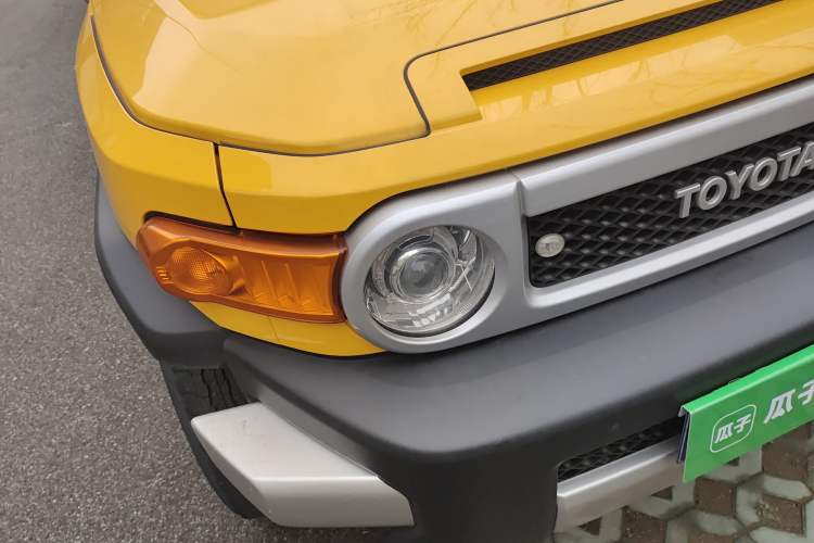 Used Toyota FJ Cruiser 2018 4.0 Automatic Middle East Right Front Headlight