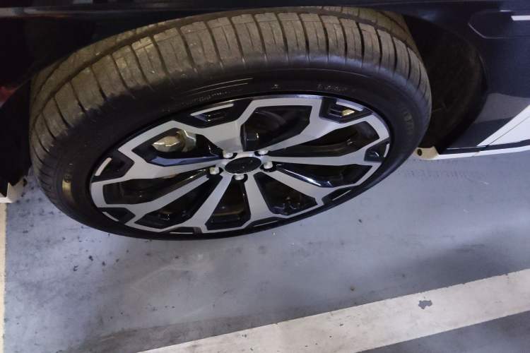 Used AION V 2024 Aion Tyrannosaurus 520 Intelligent Premium Edition Left Front Wheel Hub