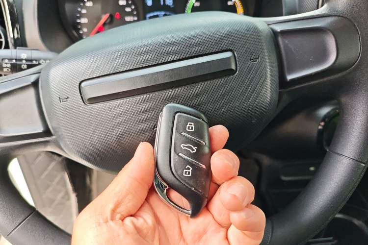 Used Roewe Clever 2021 302 km New Four-Seater Super-Efficient Version