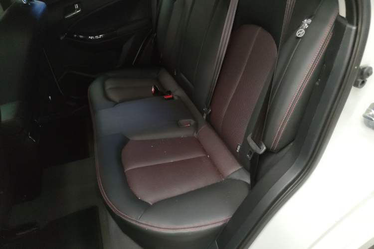 Used Venucia T70 2020 2.0L CVT Elite Edition China VI Standard Left Rear Seat