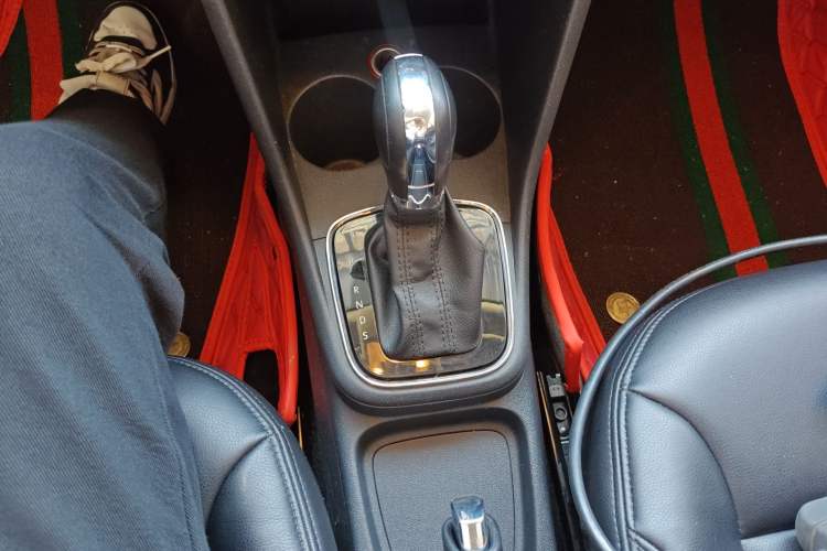 Used Volkswagen Polo 2016 1.6L Automatic Comfort Model Gear Lever