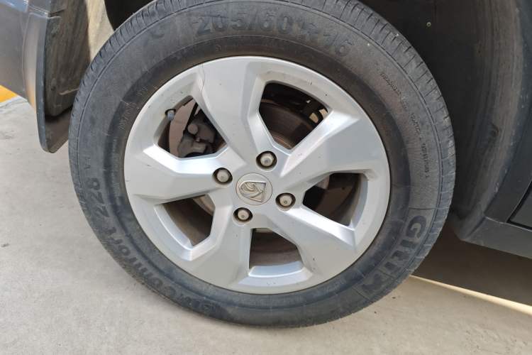 Used Baojun 510 2017 1.5L Automatic Fashion Model Right Rear Wheel Hub