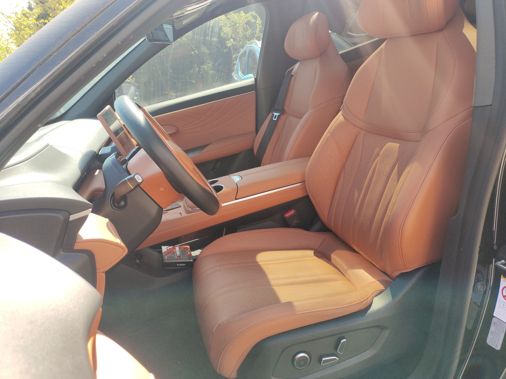 Переднее сиденье в автомобиле