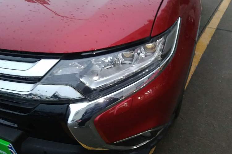 Used Mitsubishi Outlander 2016 2.4L 4x4 Luxury Edition 7-Seater Left Front Headlight