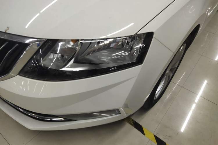 Used Skoda Rapid 2018 1.6L Automatic Comfort Edition Left Front Headlight