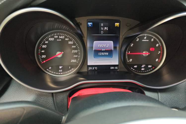 Used Mercedes-Benz C-Class 2016 C 200 L Sport Edition Odometer Close Up