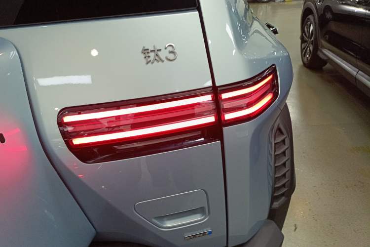 Used Formula Leopard Titanium 3 2025 501 km Range Rear-Wheel Drive Intelligent Driving Max Edition