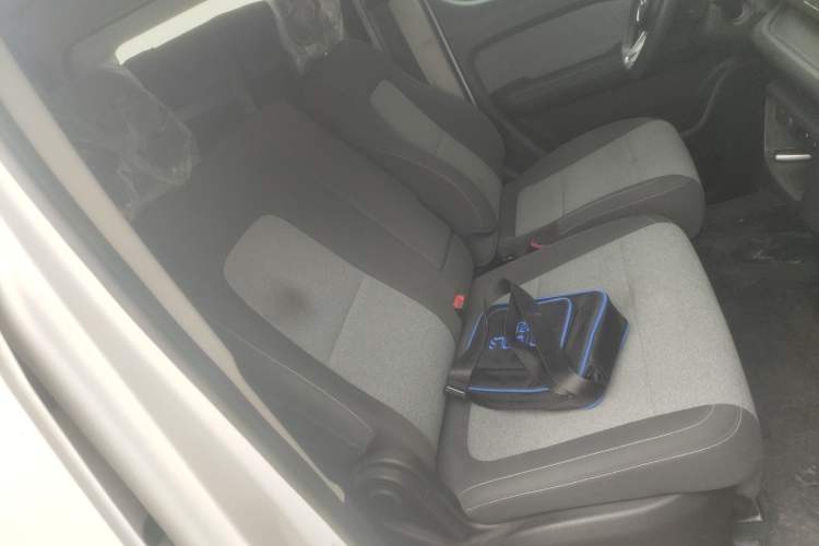 Used Ruichi EC75 2025 Model Passenger Vehicle Smart Driving Ultra-Charging Edition, Pioneer Type I, 52.16 kWh