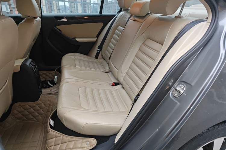 Used Volkswagen Sagitar 2012 1.8TSI Automatic Flagship Edition
