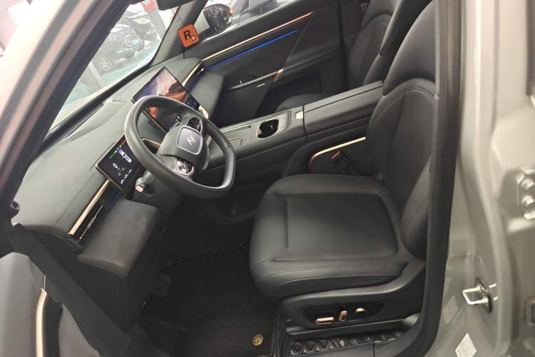 Used Dongfeng eπ eπ008 2024 210Max Range-Extended Version 6 Seats
