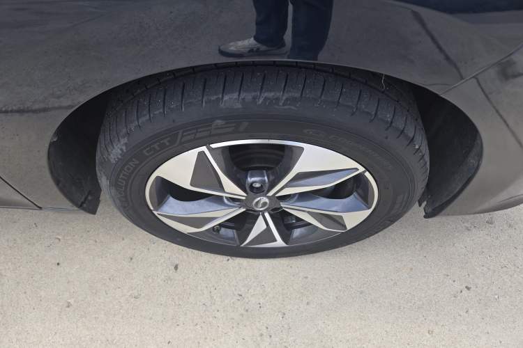 Used GAC Trumpchi M6 2021 PRO 270T Automatic Luxury Edition Right Front Wheel Hub