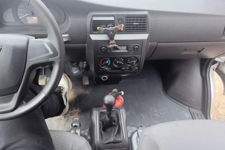 Used Wuling Rongguang 2019 1.5L Extended-Body Van Base Model with 5 Seats Audio And AC Panel