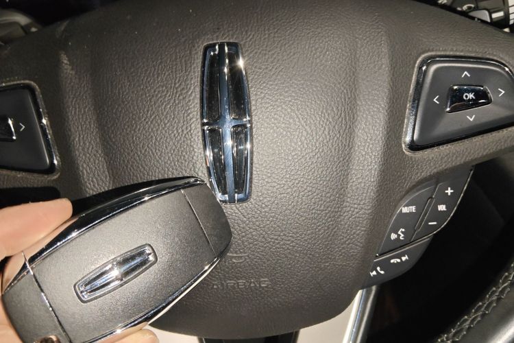 Used Lincoln MKC 2017 2.0T Two-Wheel Drive Deluxe Edition