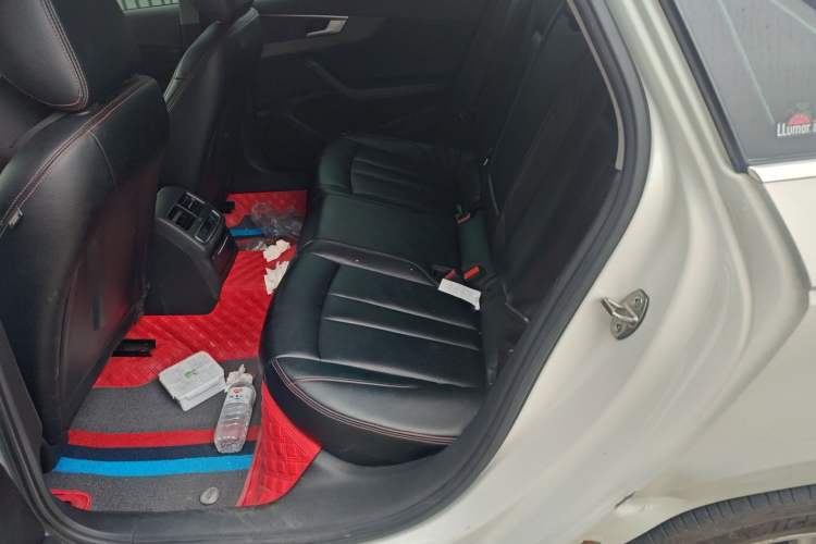 Used Audi A4L 2019 40 TFSI Ambition China VI Left Rear Seat