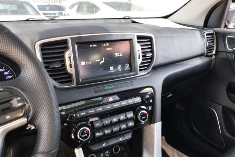 Used Kia KX5 2016 1.6T Automatic Two-Wheel Drive DLX Audio And AC Panel