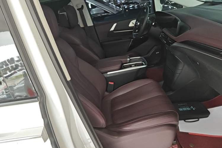 Used Buick Century 2023 2.0T Six-Seater Yinshi Edition Right Front Seat