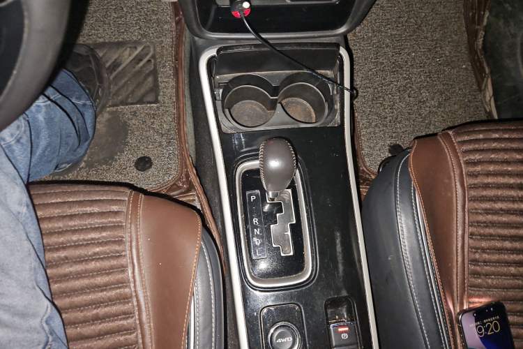 Used Mitsubishi Outlander 2020 2.4L 4x4 Zhi Xiang Edition 5 Seats Gear Lever