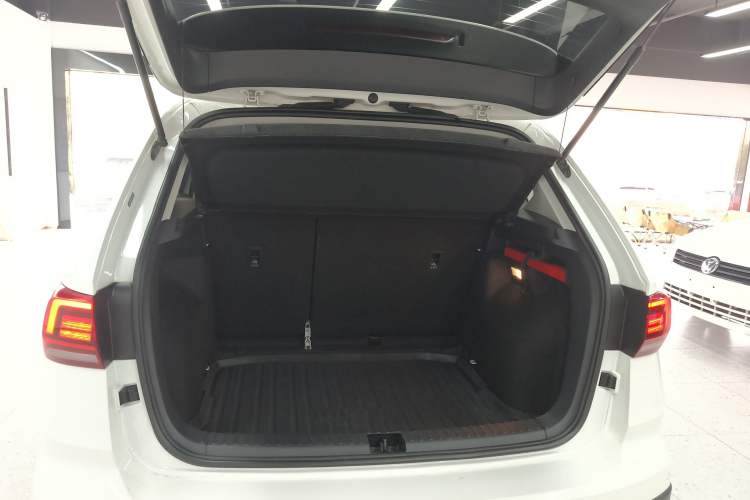 Used Volkswagen Tharu 2020 280TSI Two-Wheel Drive Luxury Plus Version China VI Standard Trunk