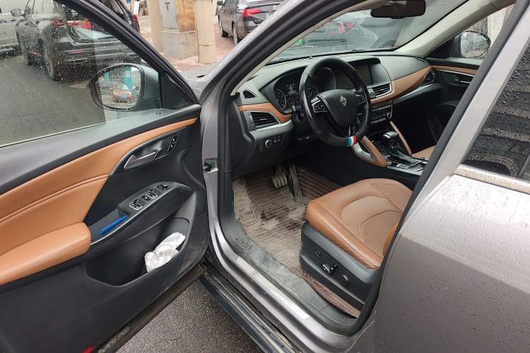 Used BORGWARD BX7 2016 28T Two-Wheel Drive Luxury Version 5 Seats
