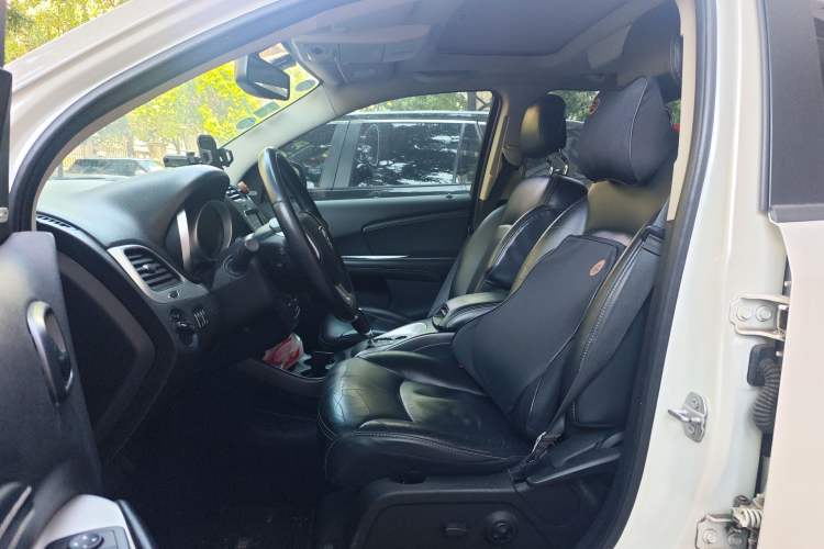 Used Dodge Journey 2014 2.4L Two-Wheel Drive Touring Edition Left Front Seat