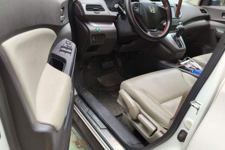 Used Honda CR-V 2012 2.0L two-wheel drive urban version
