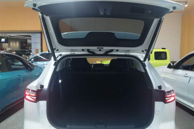 Used Roewe D5X DMH 2024 135 Tech Edition
