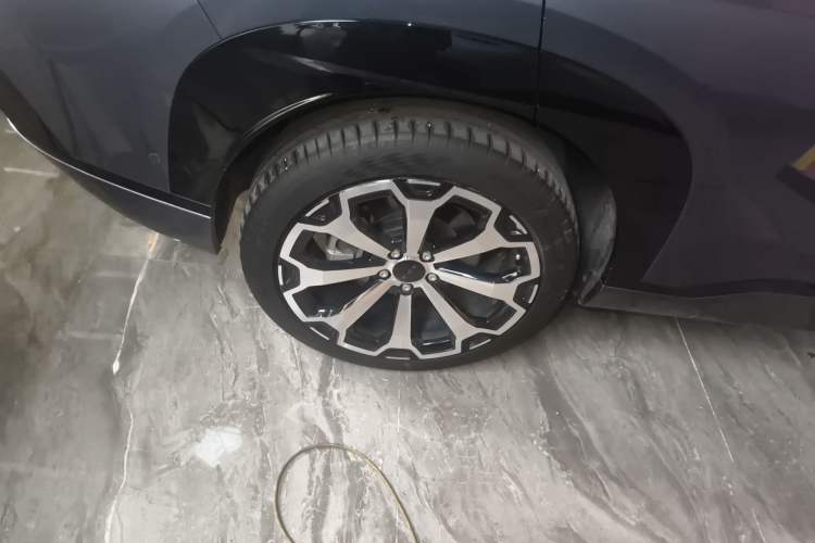 Used AION V 2024 Aion Tyrannosaurus 650 LiDAR Edition Right Rear Wheel Hub