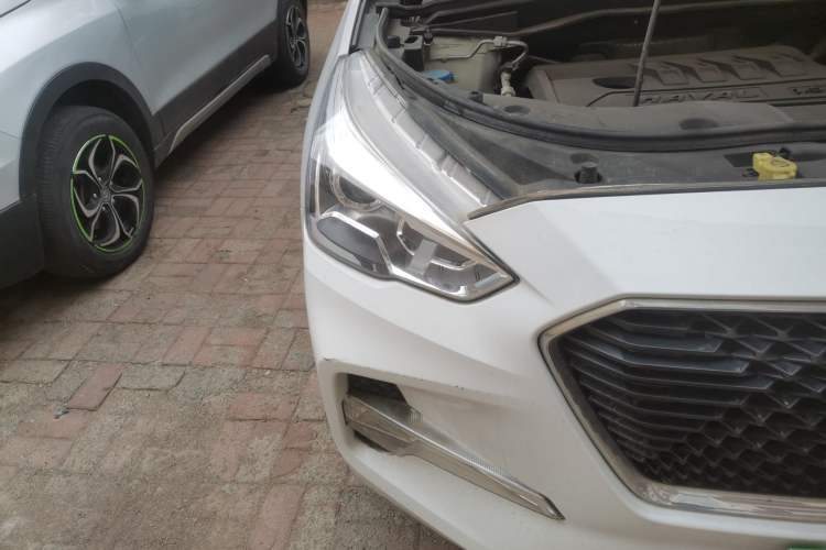 Used Haval M6 2019 1.5T DCT Two-Wheel Drive Elite Version China V Standard Right Front Headlight