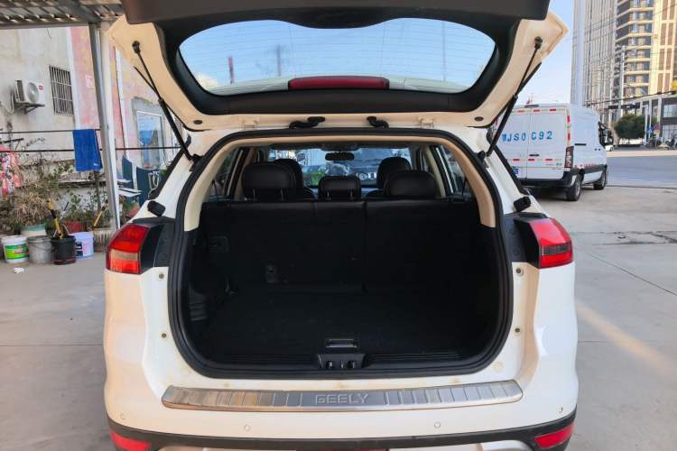 Used Geely Auto Emgrand X7 Sport 2016 2.0L Manual Smart Connect Version
